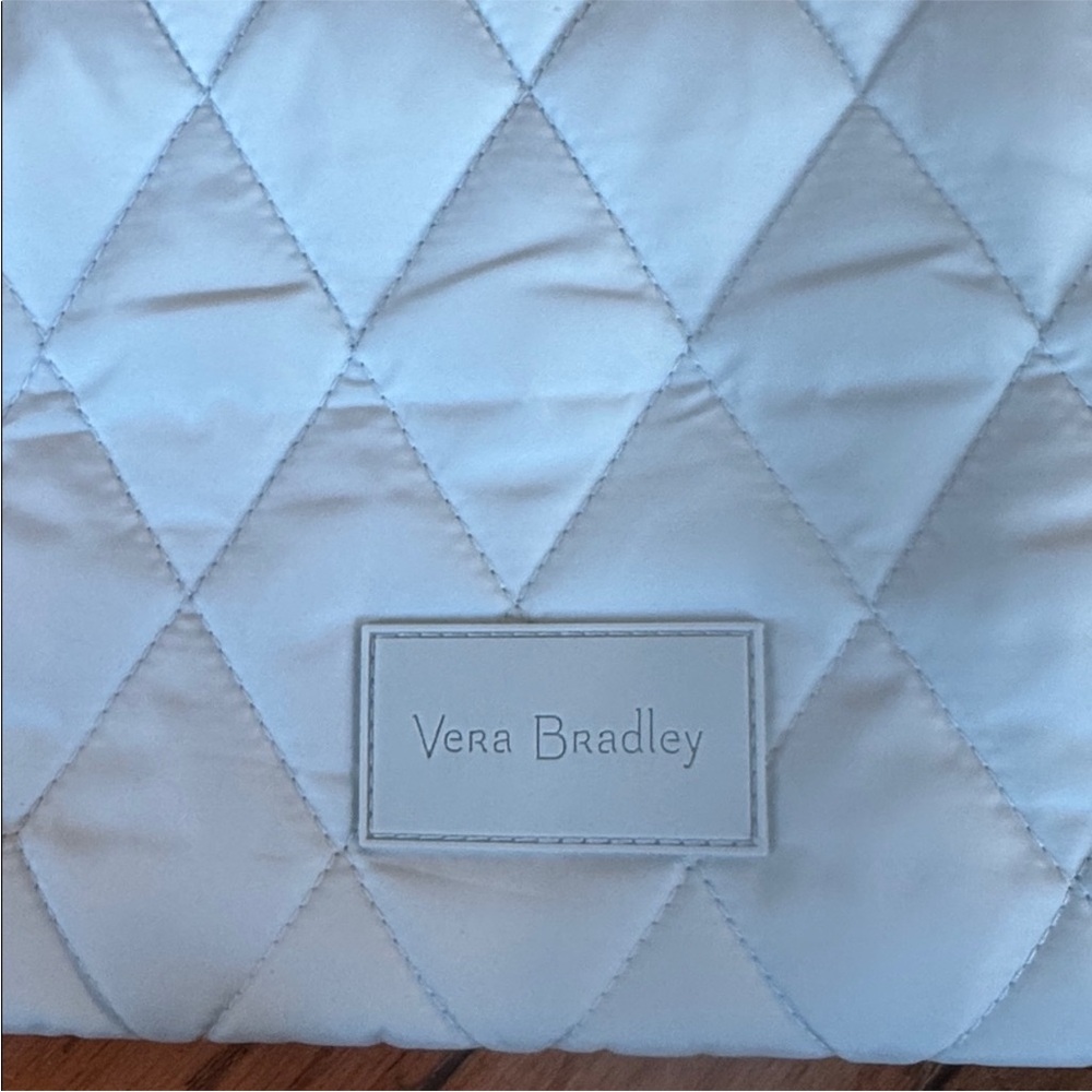 🌸 Vera Bradley Ultralight Medium Traveler Bag. “Sea Salt Blue”. NWT - Picture 5 of 10